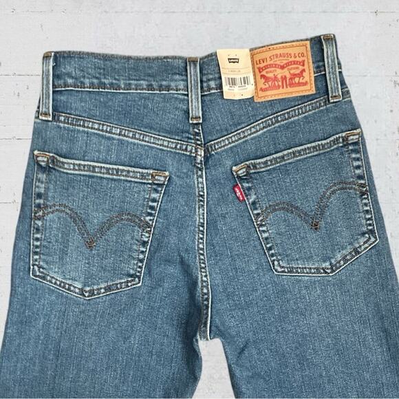 NWT Levi's Women's Jeans High-Rise Wedgie Straight Cropped Raw Edge Hem Size 26 - Picture 8 of 15